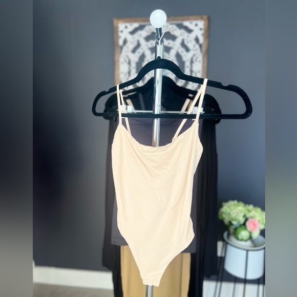 Skims - Picture 5 of 7